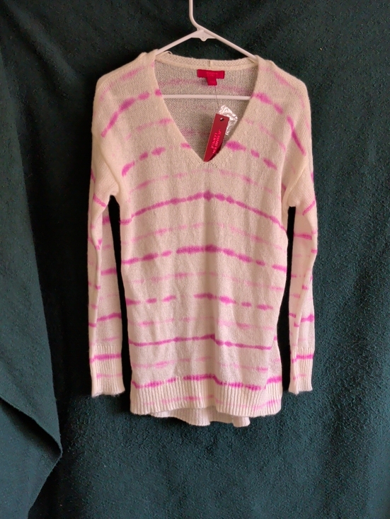 Jennifer Lopez Sweaters - Jennifer Lopez White V-Neck Sweater with Pink Stripes